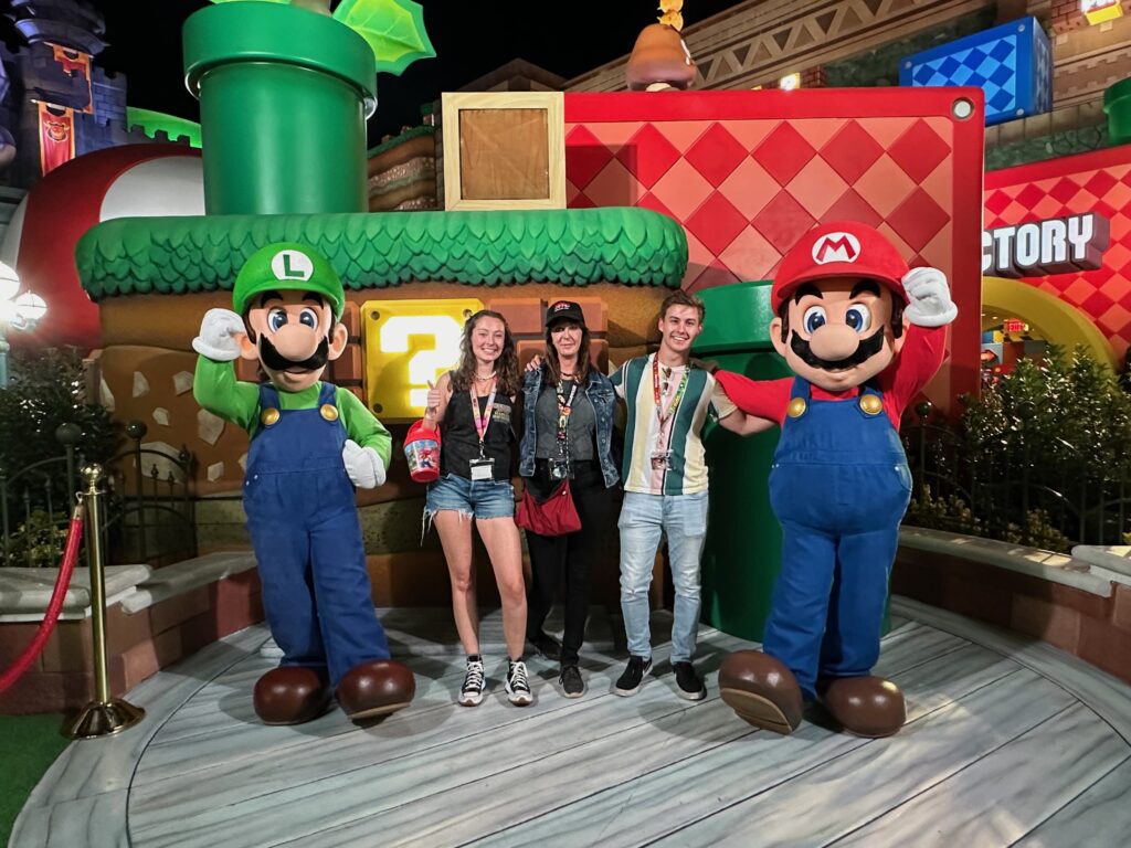 Meeting with Mario and Luigi at Super Nintendo World